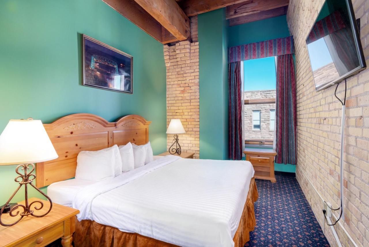 The Suites Hotel At Waterfront Plaza Duluth Bagian luar foto