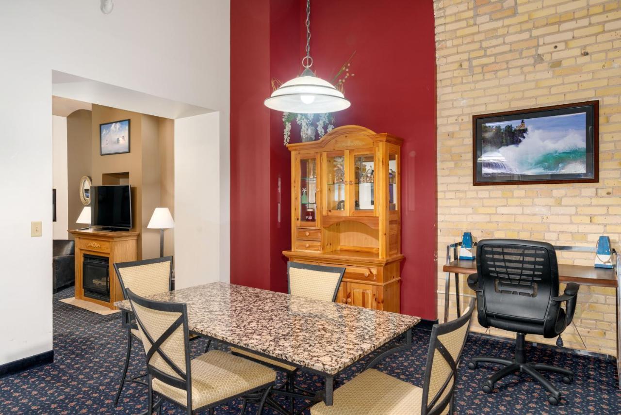 The Suites Hotel At Waterfront Plaza Duluth Bagian luar foto