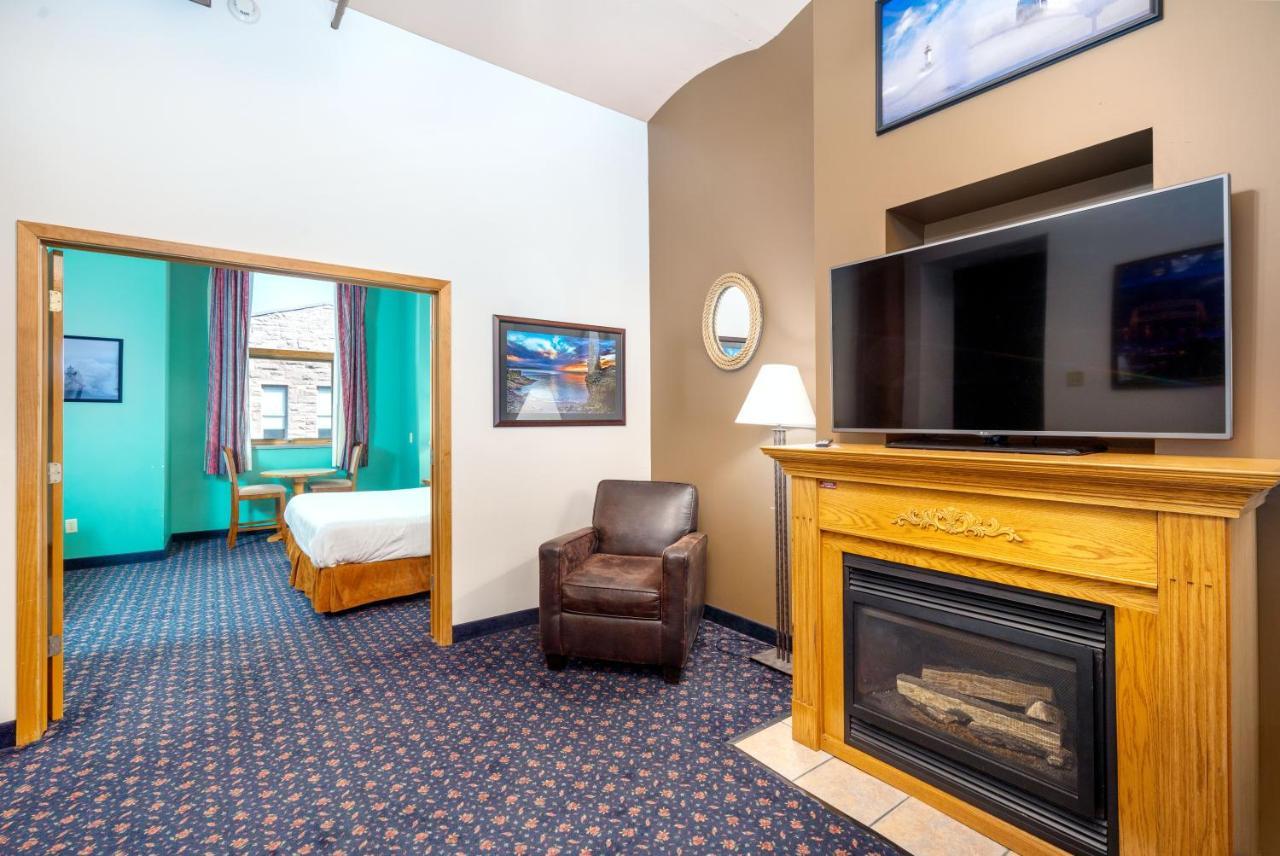 The Suites Hotel At Waterfront Plaza Duluth Bagian luar foto