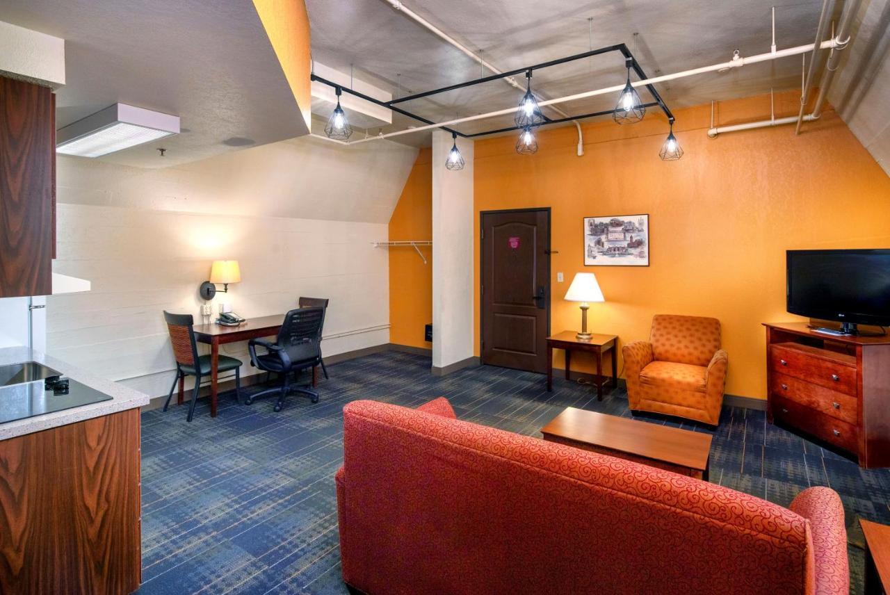 The Suites Hotel At Waterfront Plaza Duluth Bagian luar foto