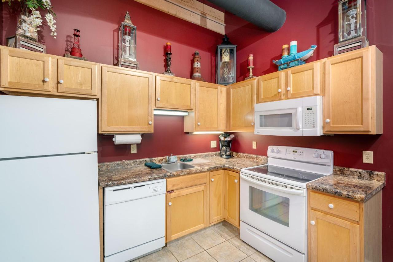 The Suites Hotel At Waterfront Plaza Duluth Bagian luar foto