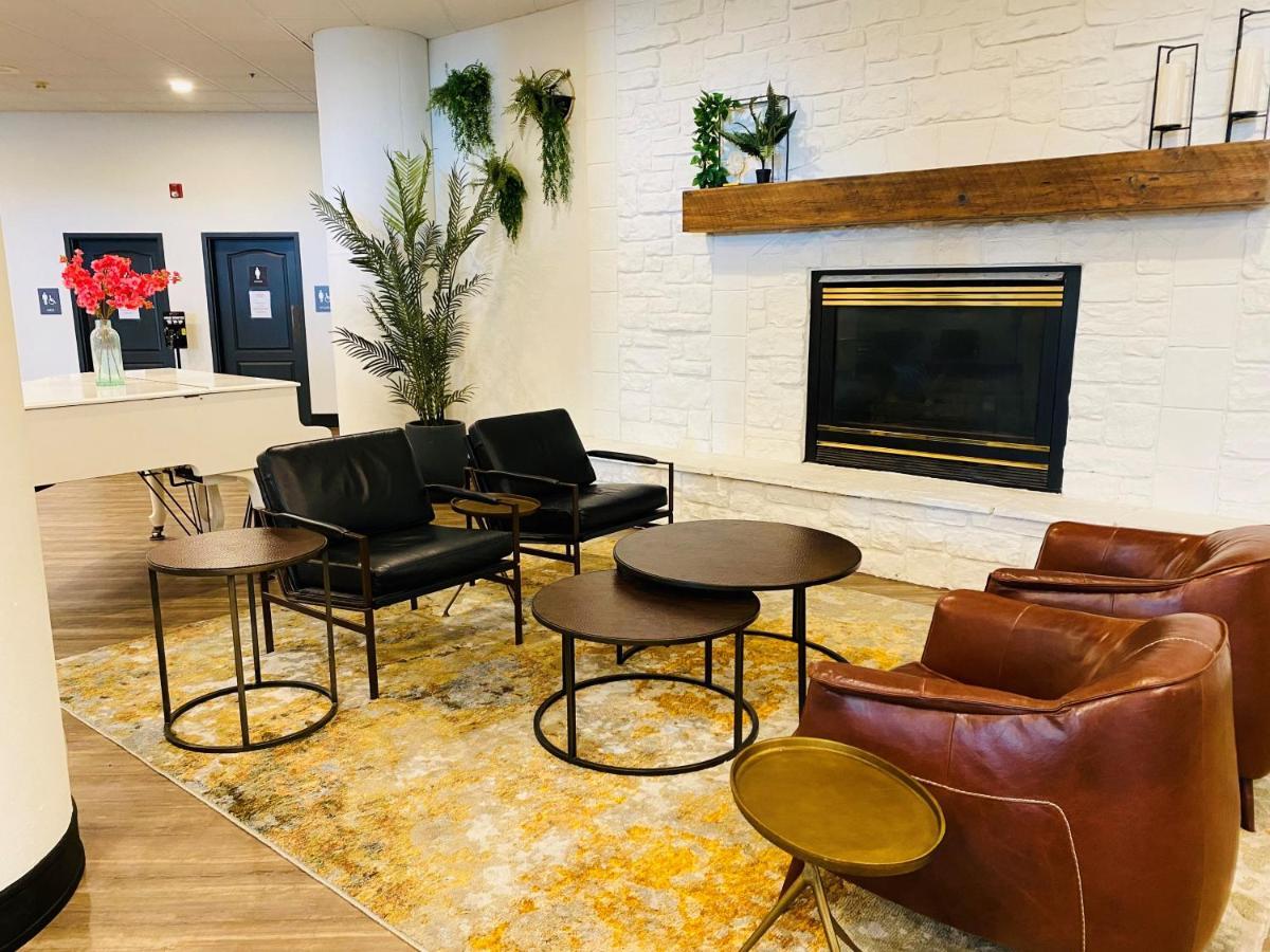 The Suites Hotel At Waterfront Plaza Duluth Bagian luar foto