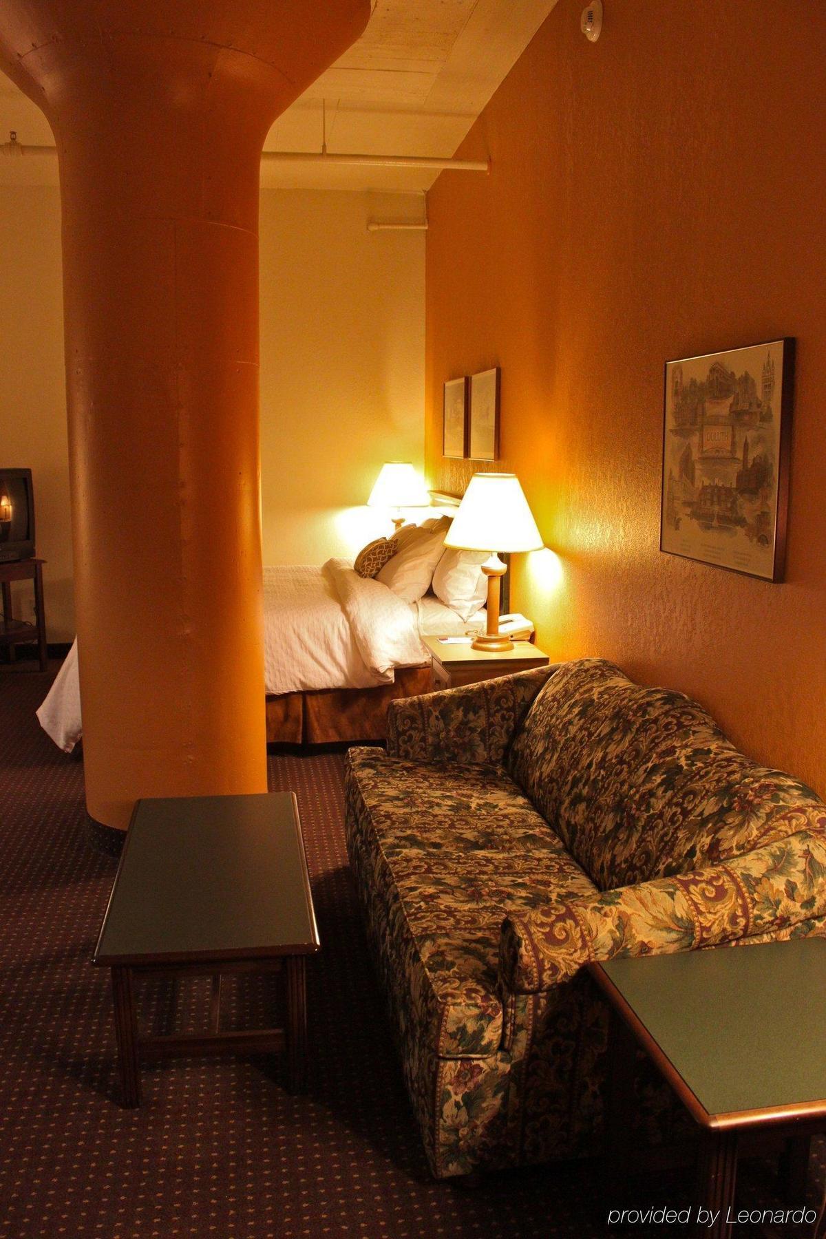 The Suites Hotel At Waterfront Plaza Duluth Ruang foto