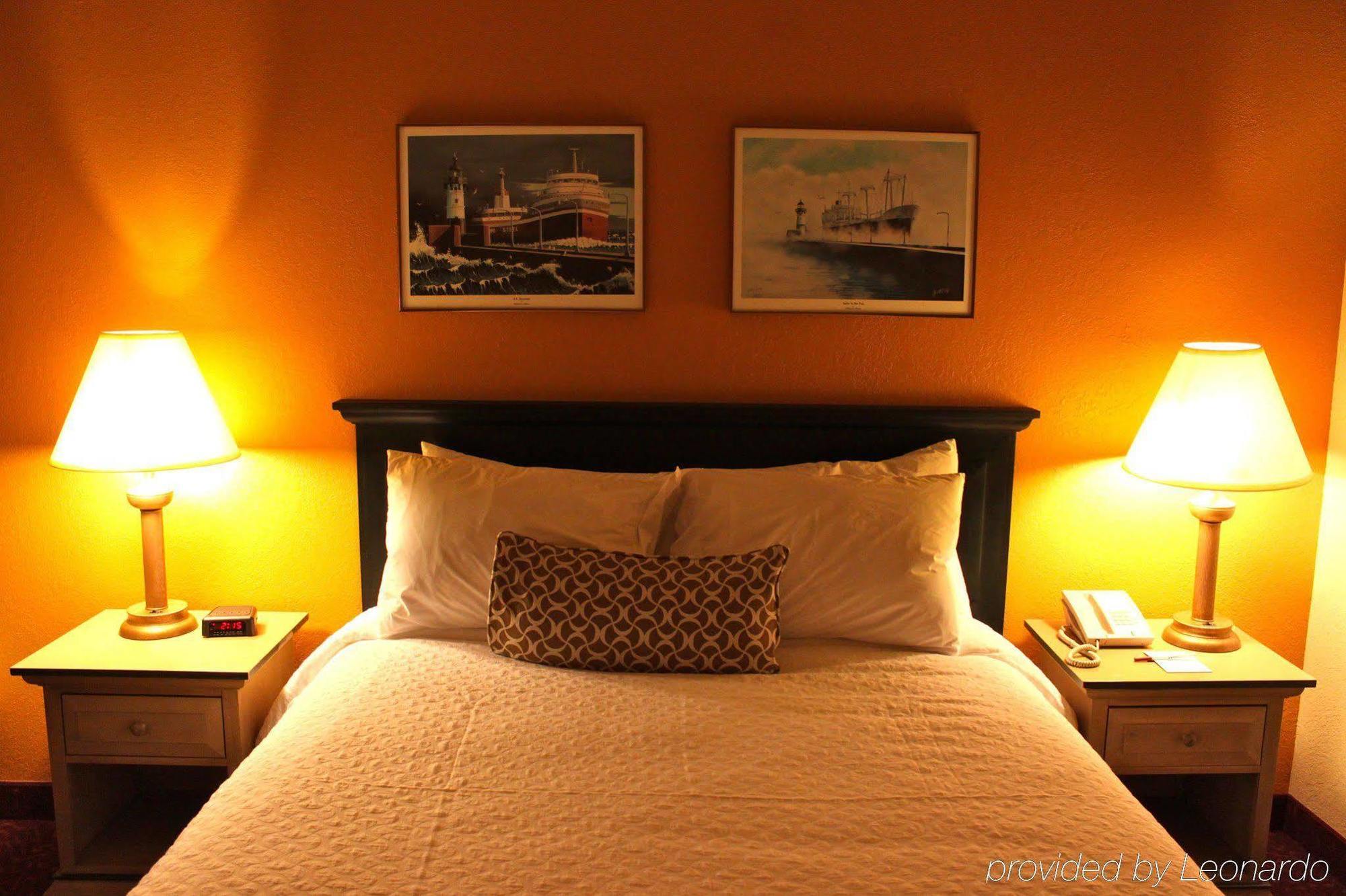 The Suites Hotel At Waterfront Plaza Duluth Ruang foto
