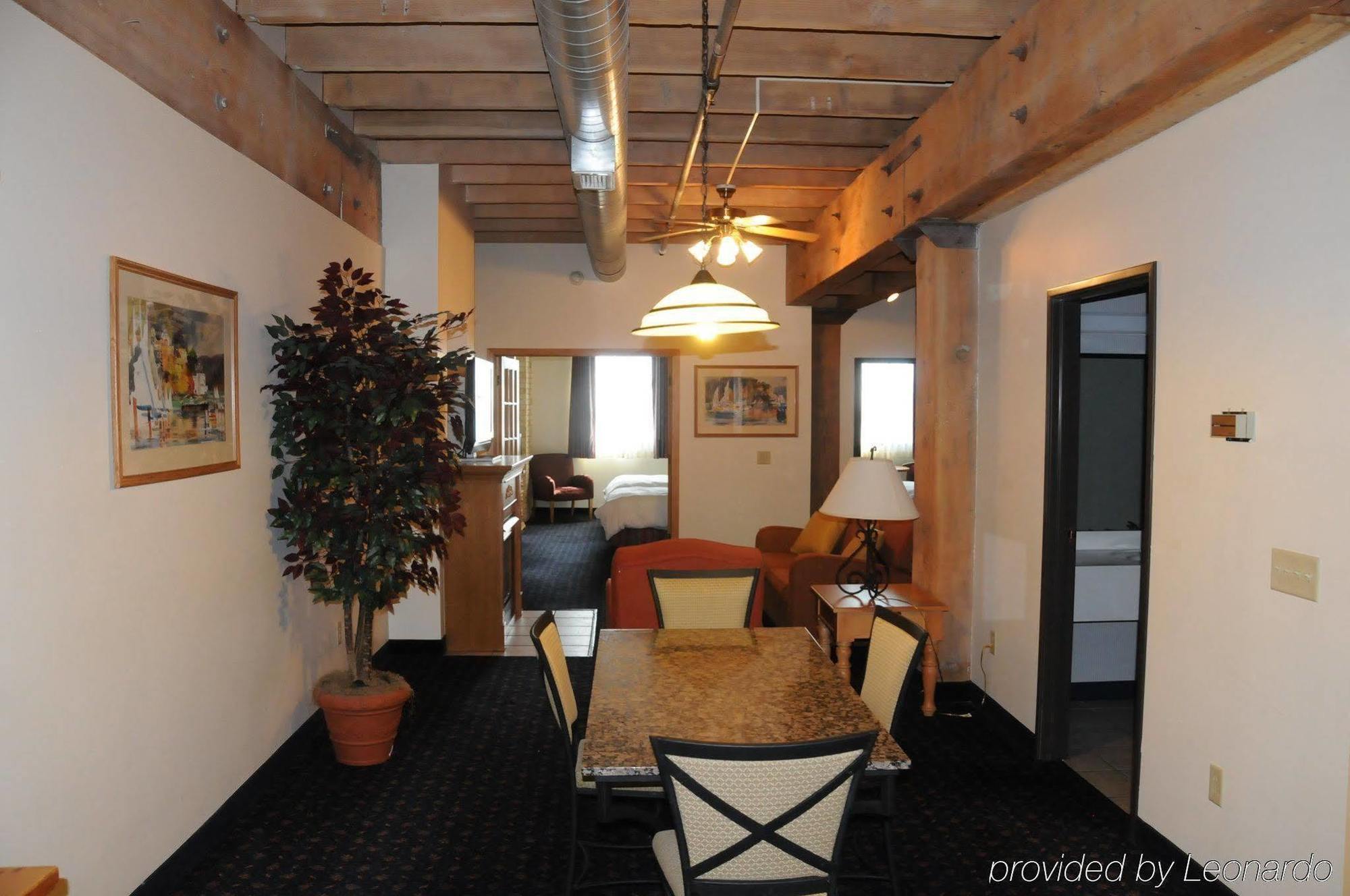The Suites Hotel At Waterfront Plaza Duluth Ruang foto