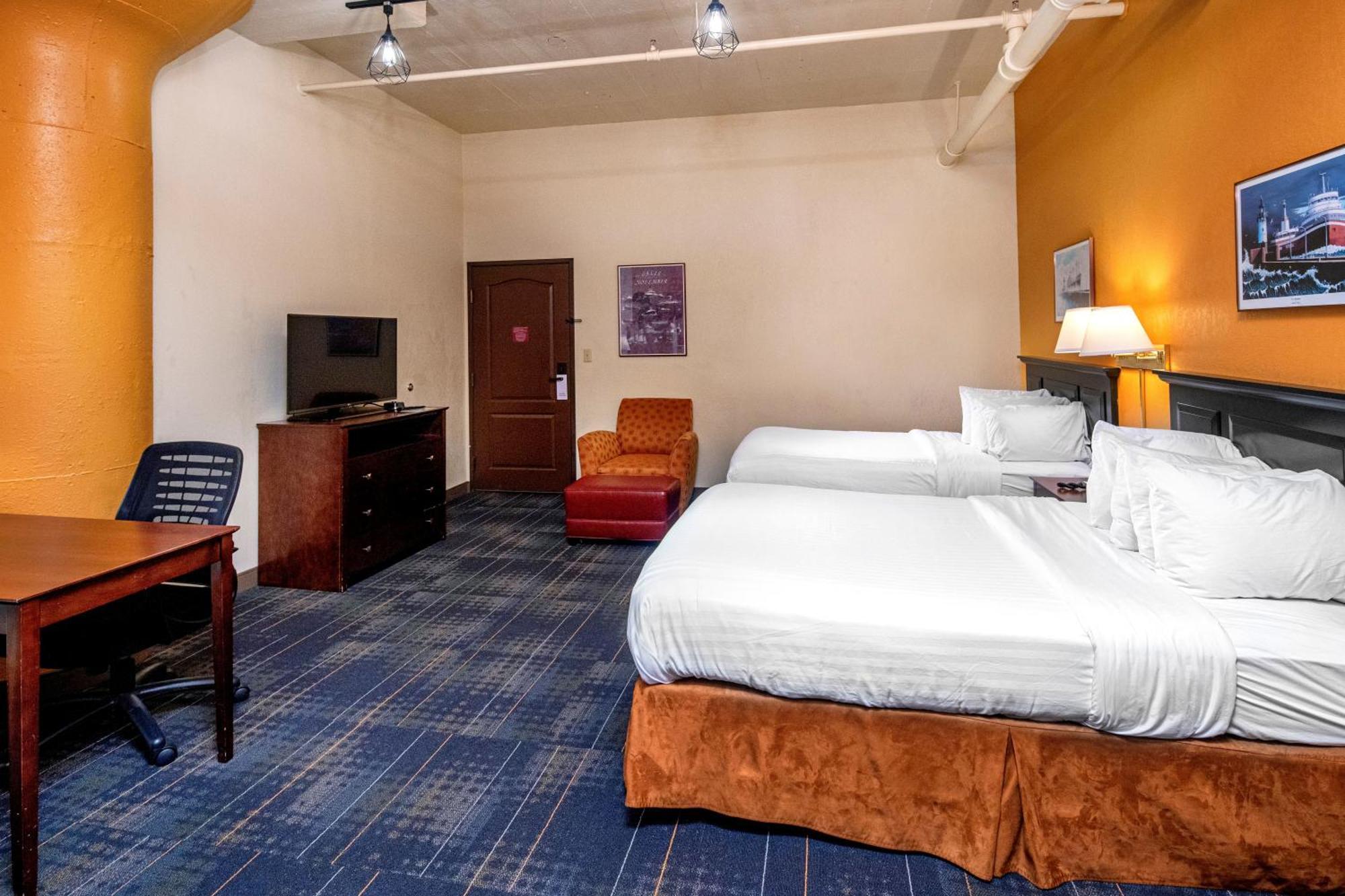 The Suites Hotel At Waterfront Plaza Duluth Bagian luar foto