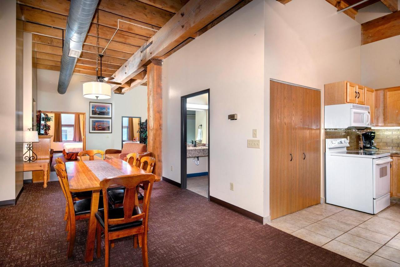 The Suites Hotel At Waterfront Plaza Duluth Bagian luar foto