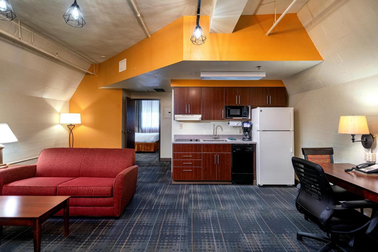 The Suites Hotel At Waterfront Plaza Duluth Bagian luar foto