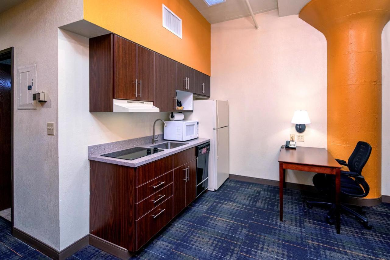 The Suites Hotel At Waterfront Plaza Duluth Bagian luar foto