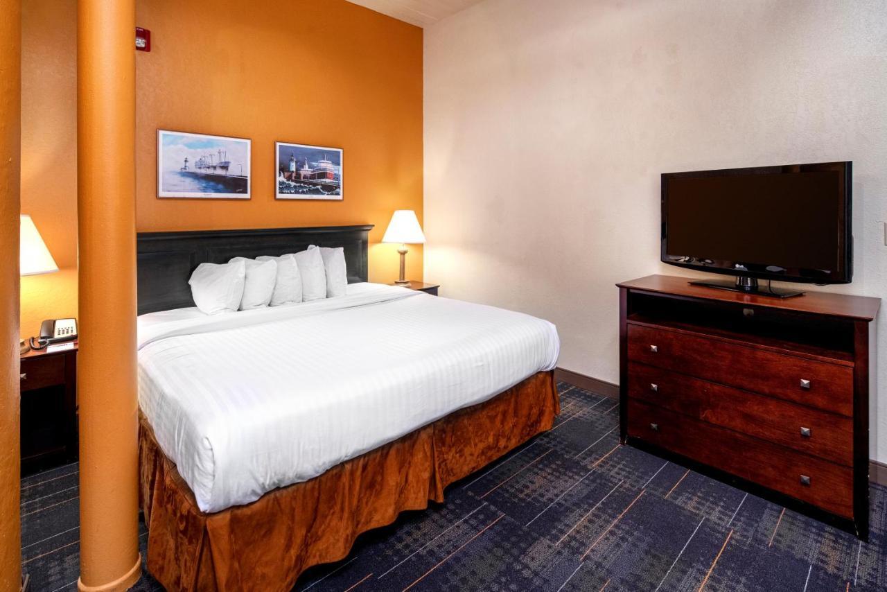 The Suites Hotel At Waterfront Plaza Duluth Bagian luar foto