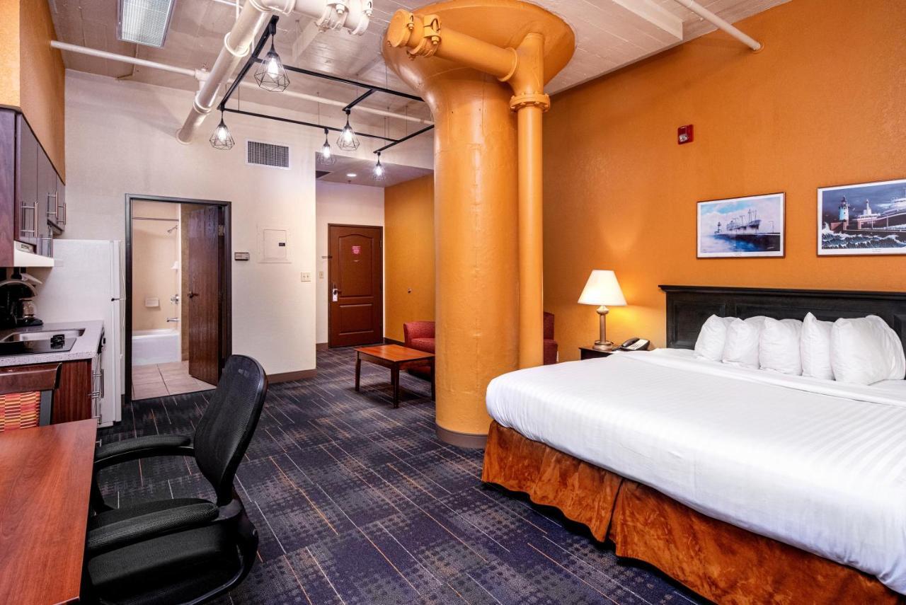 The Suites Hotel At Waterfront Plaza Duluth Bagian luar foto