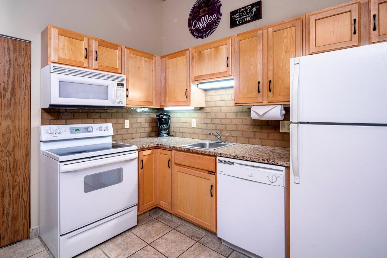 The Suites Hotel At Waterfront Plaza Duluth Bagian luar foto