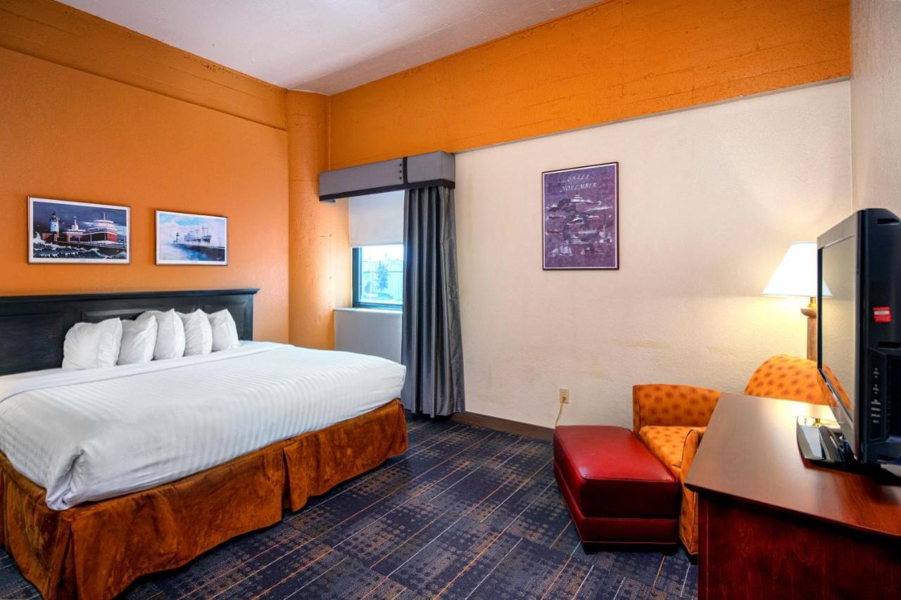 The Suites Hotel At Waterfront Plaza Duluth Bagian luar foto