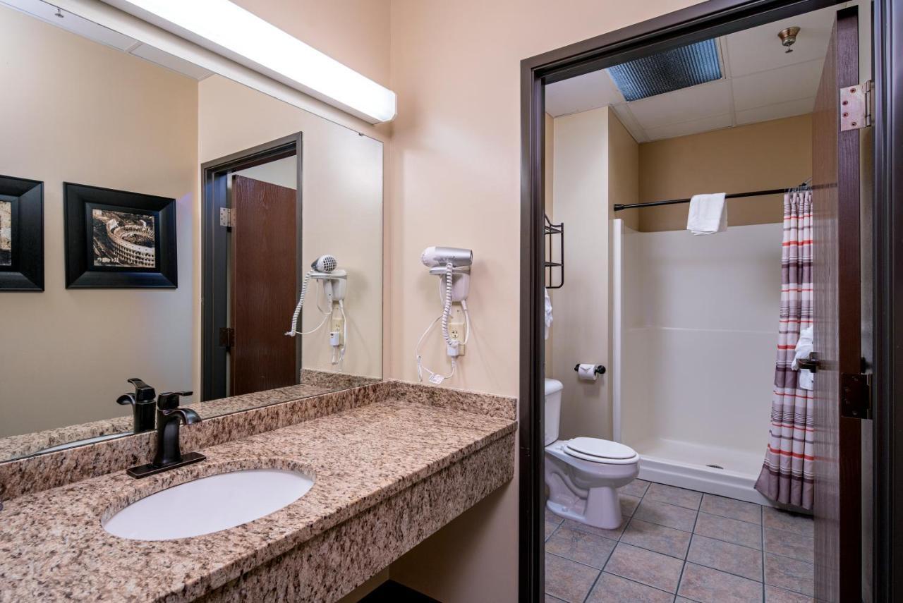The Suites Hotel At Waterfront Plaza Duluth Bagian luar foto